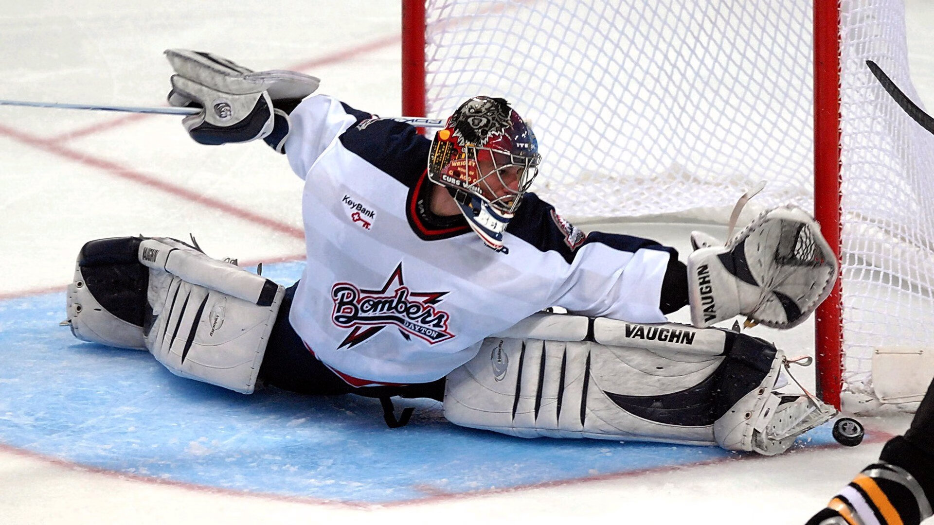 浓眉觉醒擎天柱，黄蜂蛰伏终显威—关键先生一役定江山